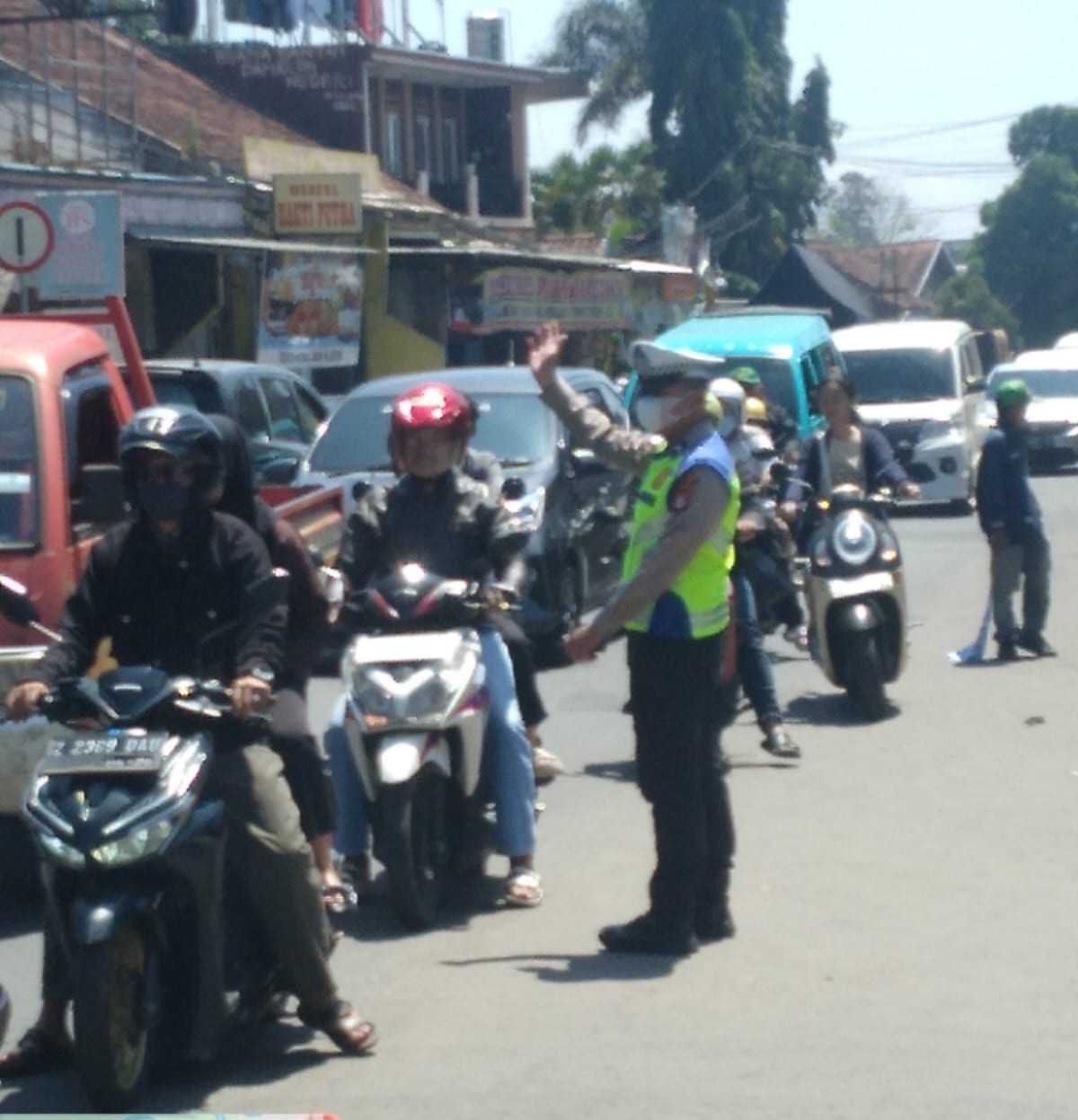 Polres Garut Terapkan One Way di Jalur Mudik Limbangan–Malangbong